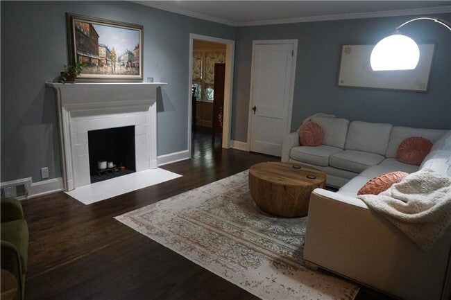 Building Photo - 2210 Lenox Rd NE