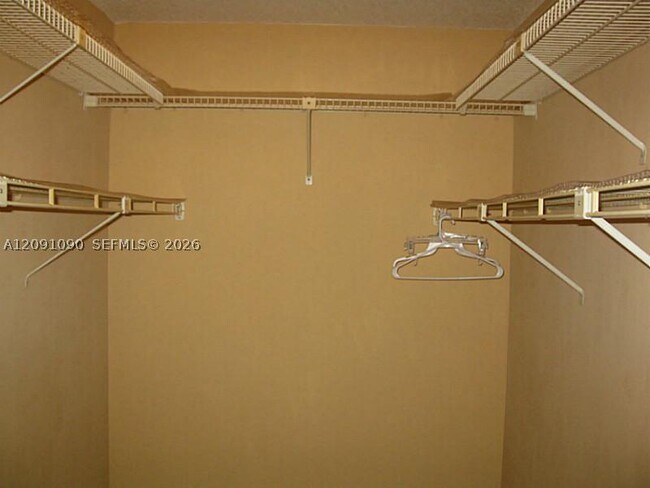 Building Photo - 14221 N Kendall Dr
