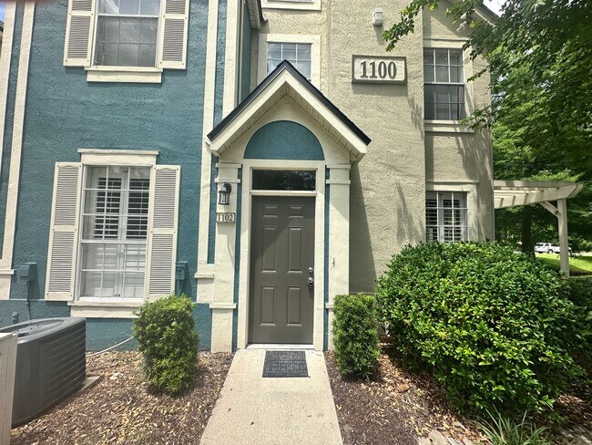 Primary Photo - 13700 Richmond Park Dr N