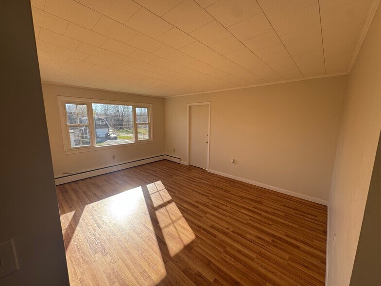 Building Photo - 120 Elm St