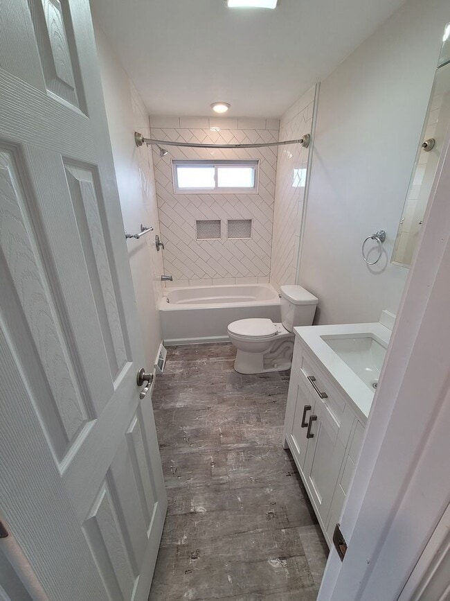 Building Photo - 3 Bedroom, 2 Bath Single Family Home in Camanche, IA