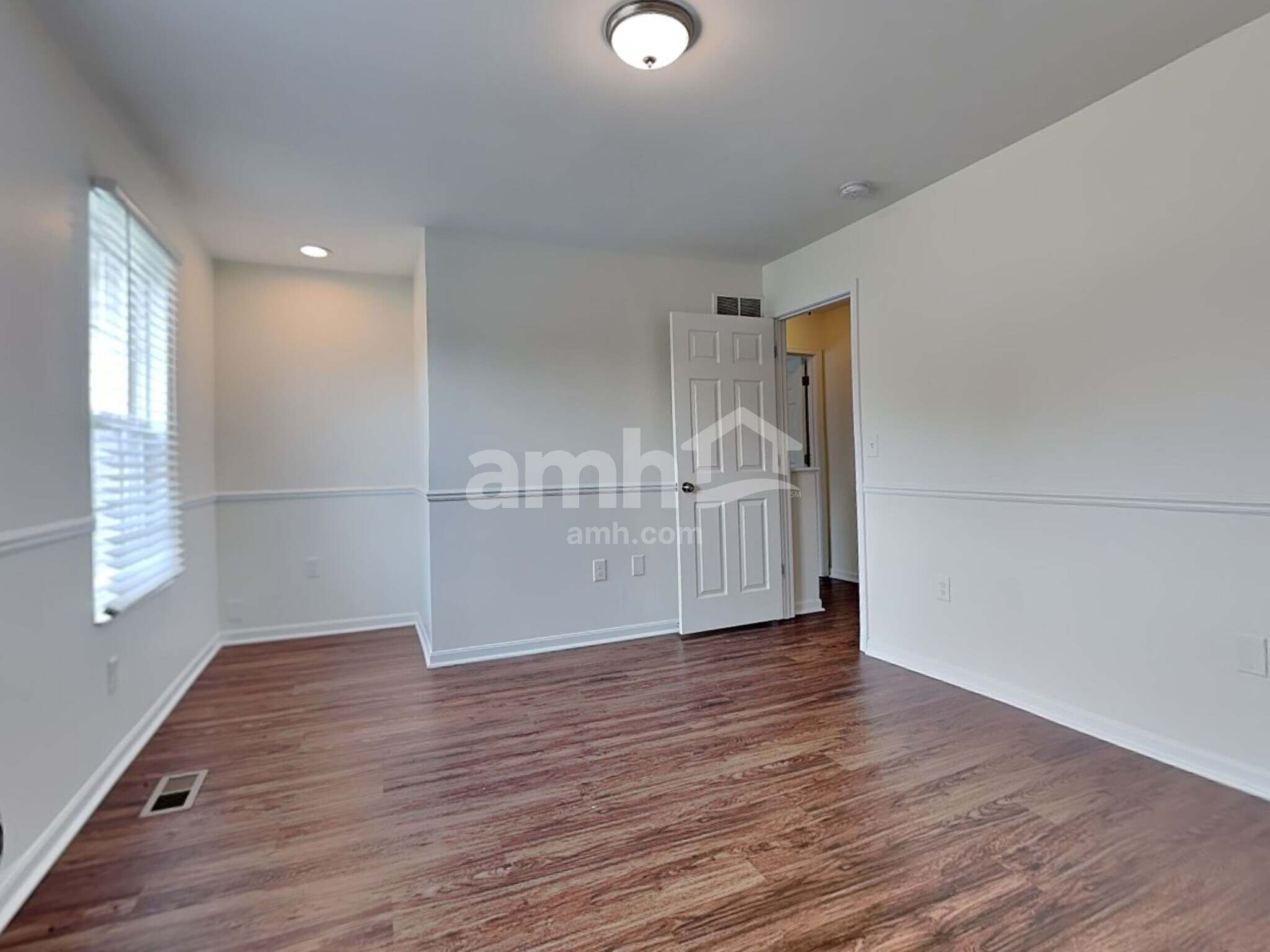 Building Photo - 2819 Coachlight Ln