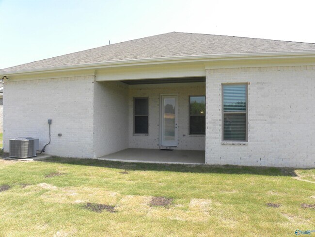 Building Photo - 325 Silo Ln