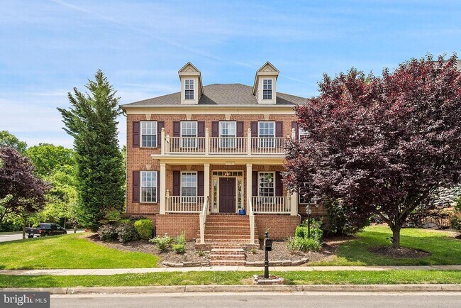 Building Photo - 11701 Town Green Rd