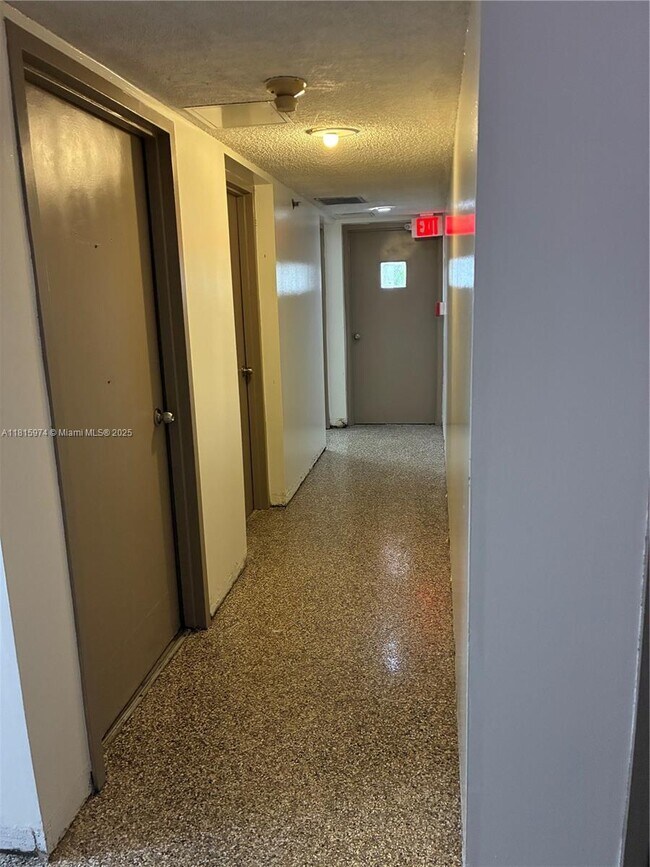 Building Photo - 4675 W 18th Ct