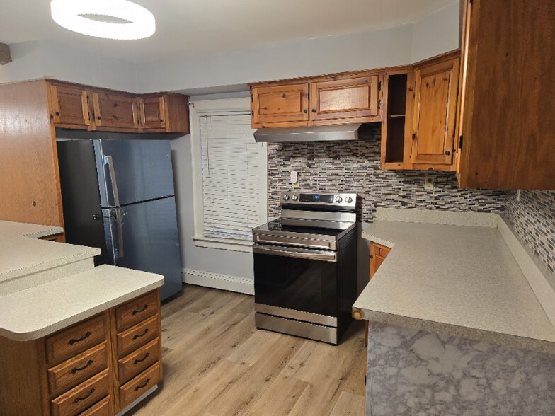 Building Photo - 36 King St