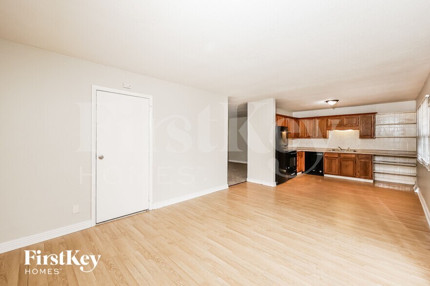 Building Photo - 322 Deville Pl