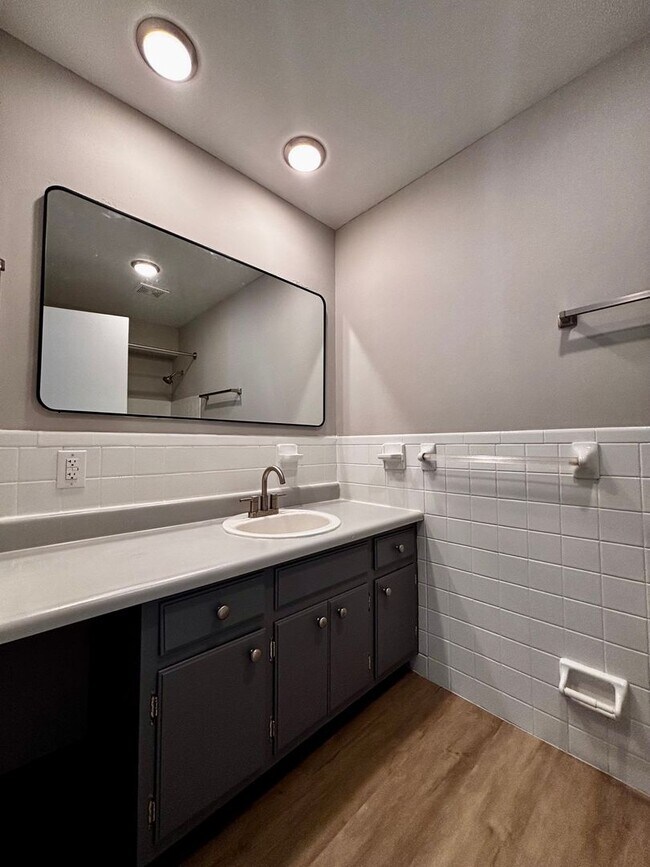 Building Photo - Spacious 2 bedroom 2 bath apartments in Ha...