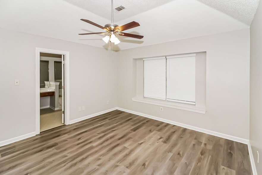 Building Photo - 7010 Juanita Cir S