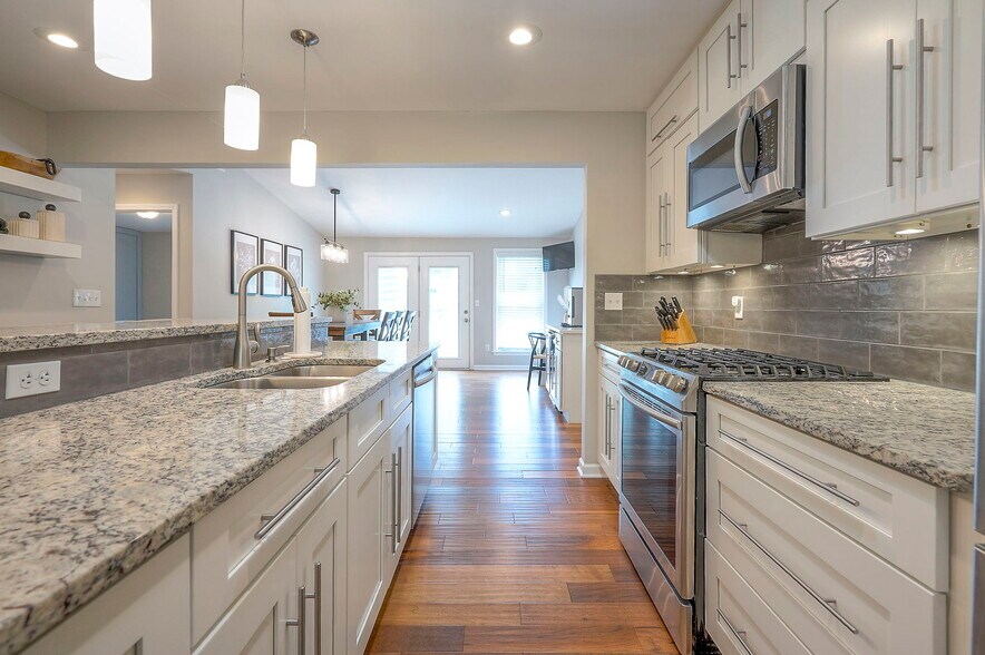 Building Photo - 2507 W 79th St
