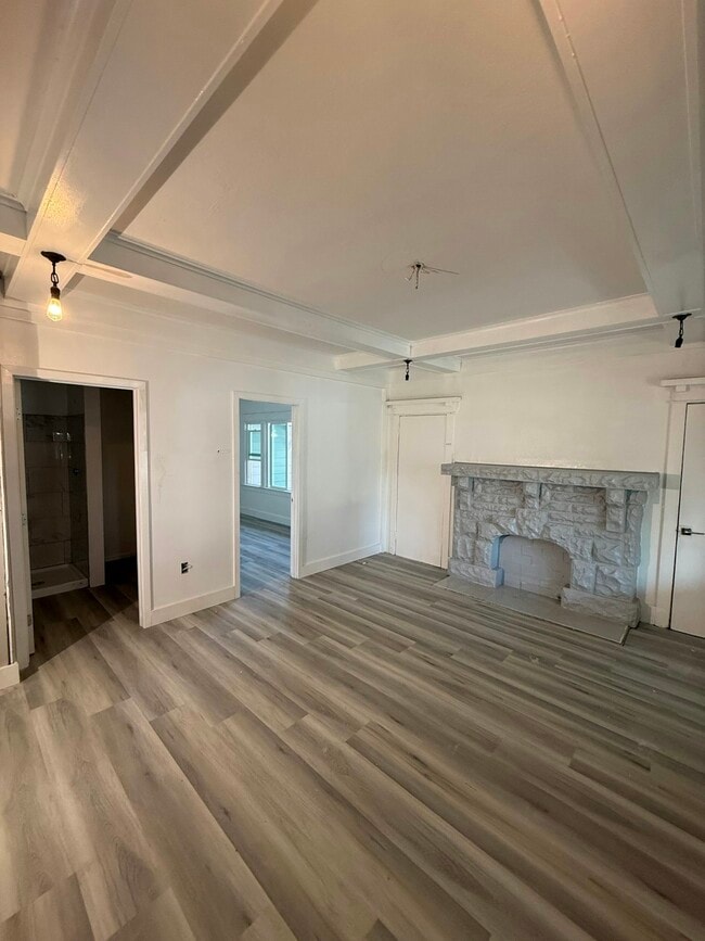Building Photo - 1301 W 47th St
