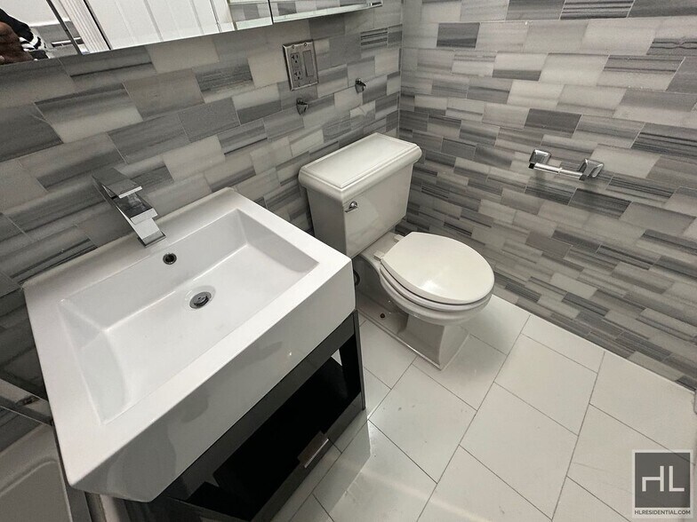 Building Photo - East 11th Street