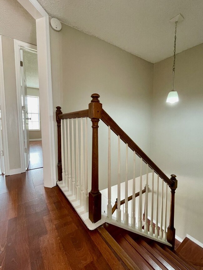 Building Photo - Charming 3-Bedroom, 2.5-Bath Townhome in Village Square Condominiums