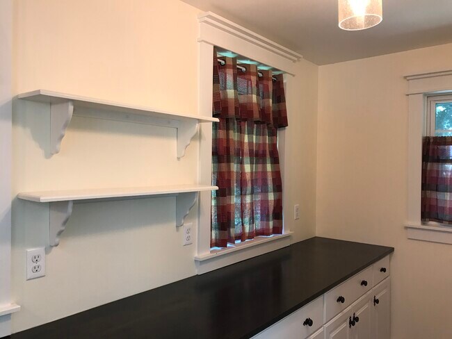Vintage Galley Kitchen - 14 Main St