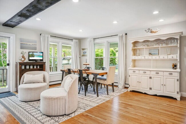 Building Photo - 550 Long John Rd