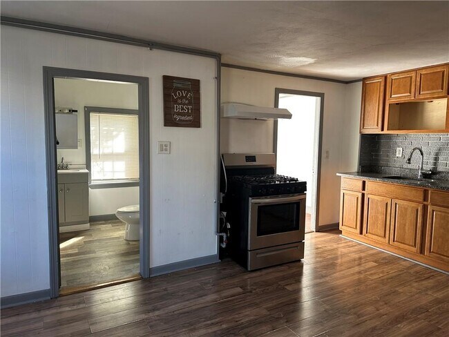 Building Photo - 24 Vale St