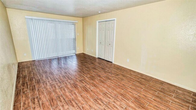 Building Photo - 3035 Walnut Bend Ln