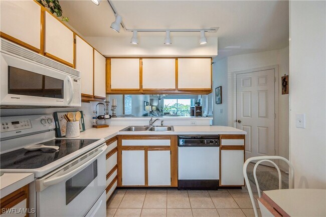 Building Photo - 1325 Mainsail Dr