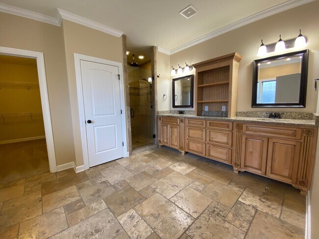 Building Photo - Shell Landing East!!! FRESH PAINT!!! NEW FLOORING!!!