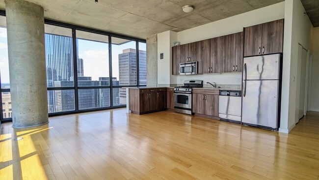 Building Photo - 235 W Van Buren St