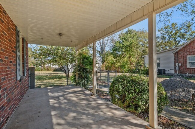 Building Photo - 223 Cumberland Dr