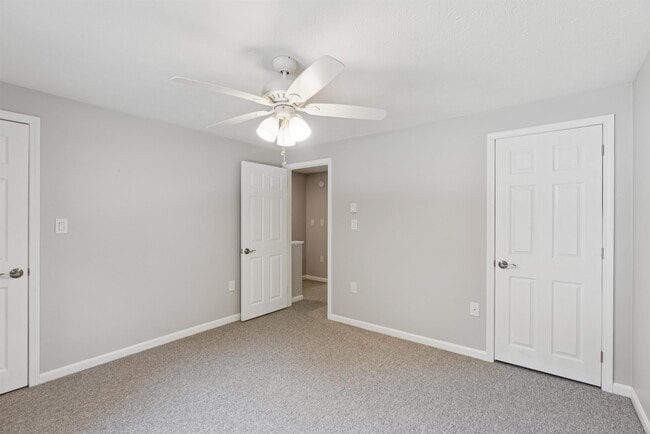 Building Photo - 5 Woodvale Ct