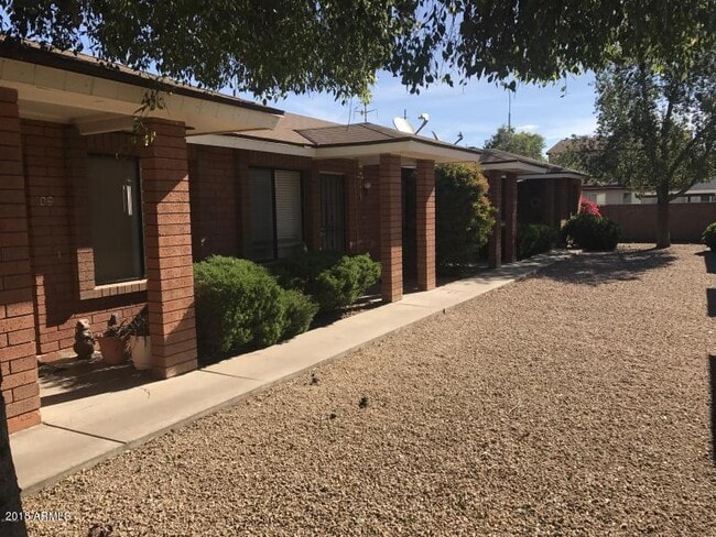 Primary Photo - 415 N 64th Pl