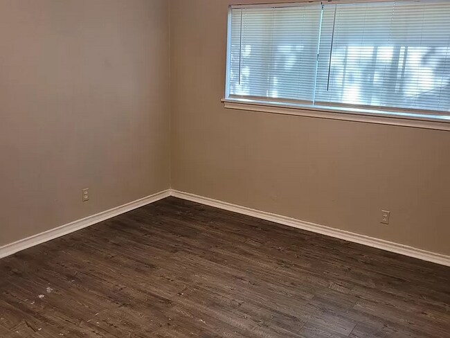 Building Photo - 901 S Burdette Ave