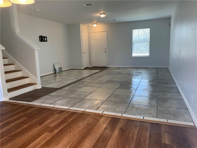 Building Photo - 328 Almquist St