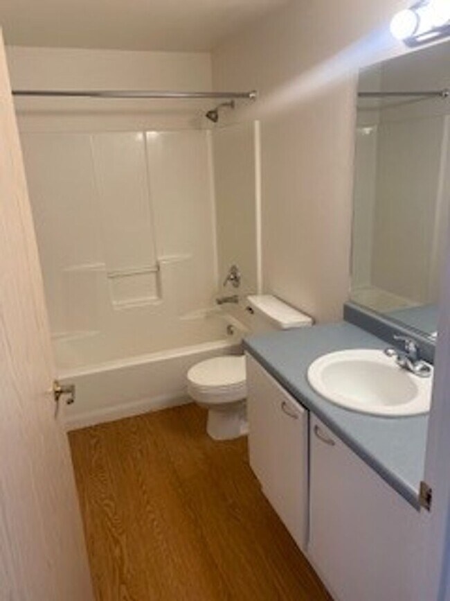 Building Photo - Queen Anne west facing 1 Bedroom patio secure building and garage