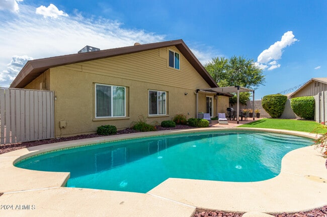 Building Photo - 2644 E Sylvia St