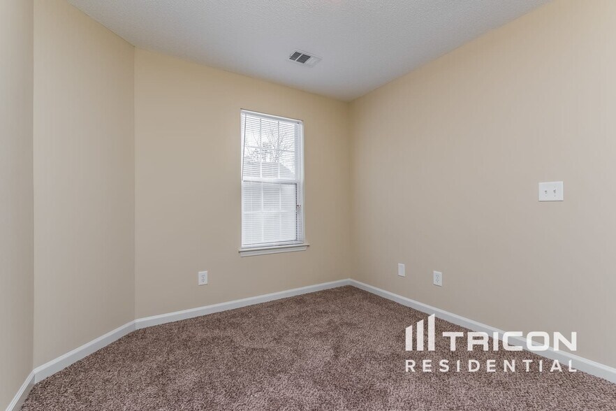 Building Photo - 112 Bainbridge Ct