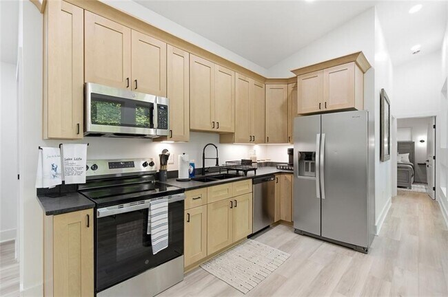 Building Photo - 3203 Navajo Cir