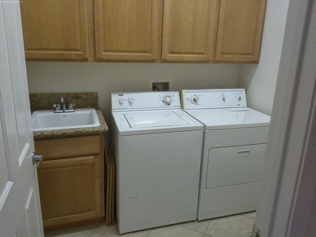 Building Photo - 2910 Swirl Dr