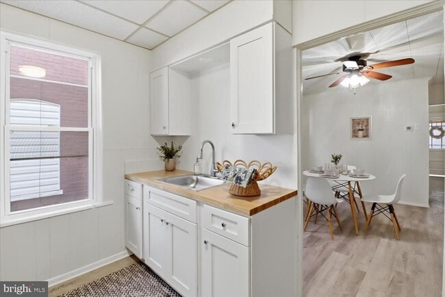 Building Photo - 819 E Marion St