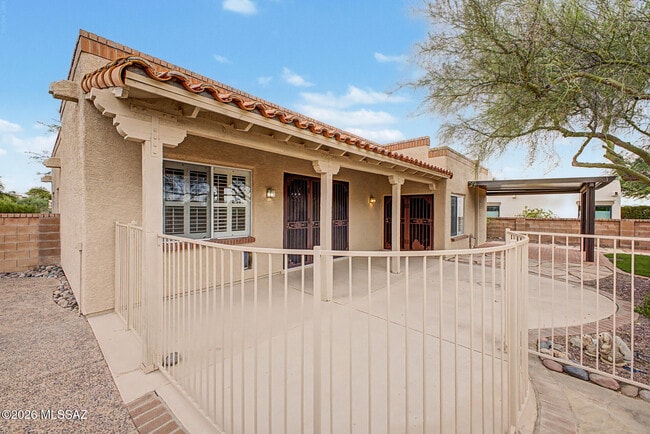 Building Photo - 5555 N Cres Ridge Dr