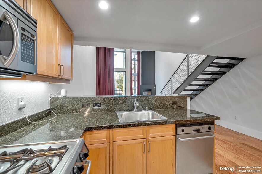 Building Photo - 2068 3rd St