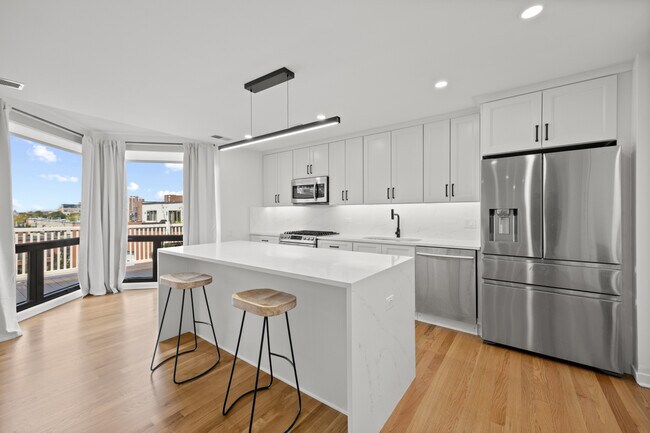 Building Photo - 222 S Racine Ave