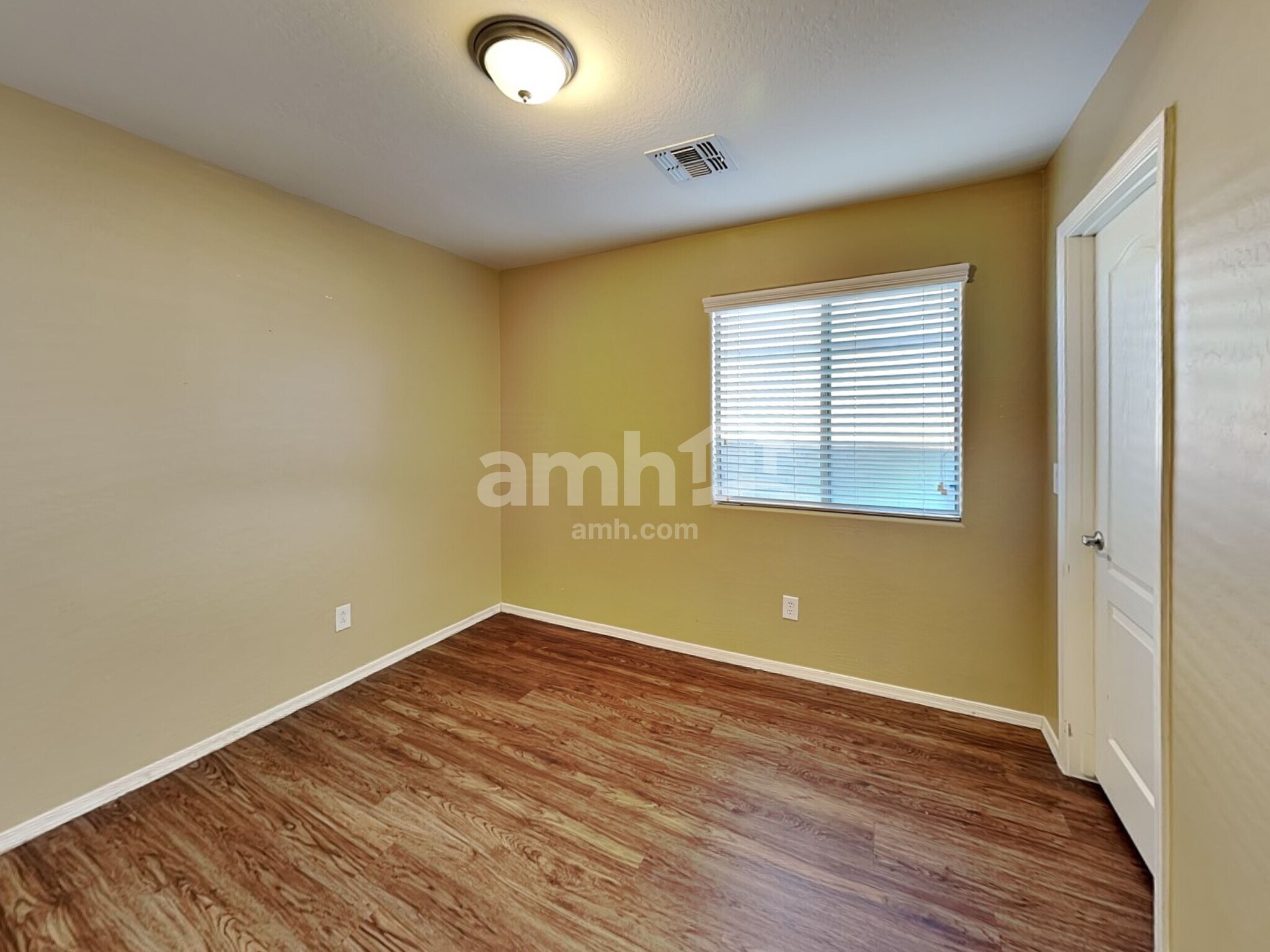 Building Photo - 2324 S 238th Ln