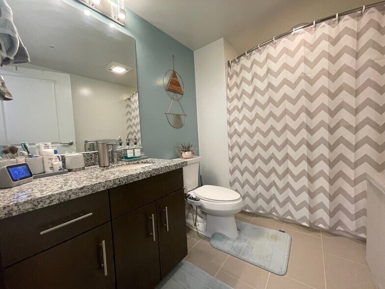 Building Photo - 988 Halekauwila St