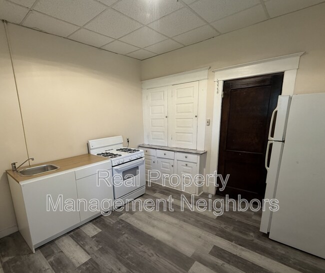 Building Photo - 216 Lafayette Ave NE