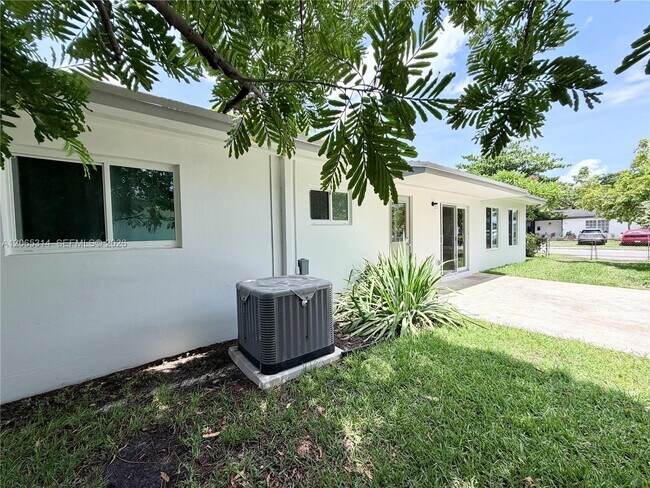 Building Photo - 5101 SW 127th Pl