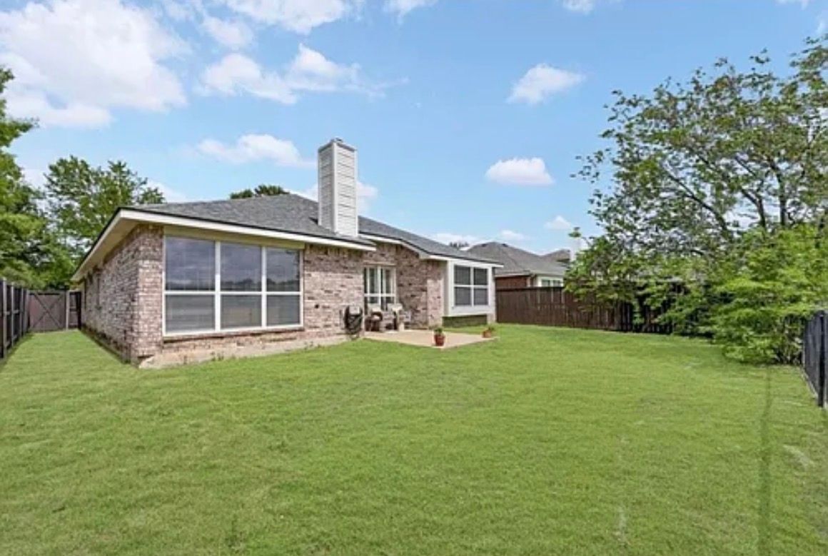 Building Photo - 1369 Royal Oaks Dr