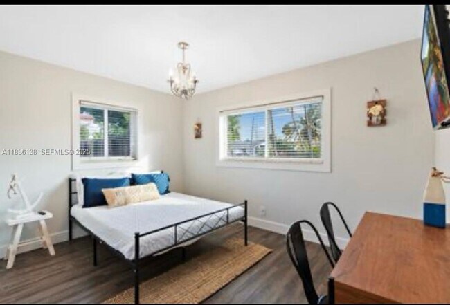 Building Photo - 2233 SE 13th St