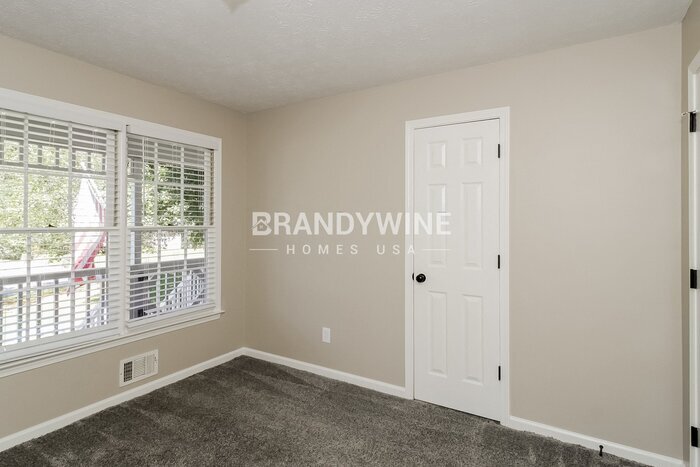 Building Photo - 12 Sherwood Forest Dr