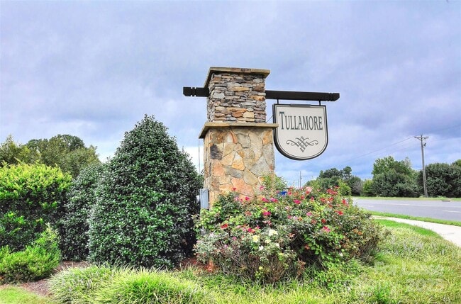 Building Photo - 549 Daventry Ct