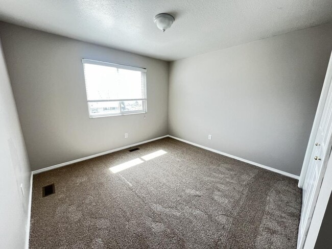 Building Photo - 676 E 3300 N