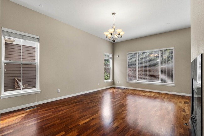 Building Photo - Spacious Townhome in Cherry Creek School District