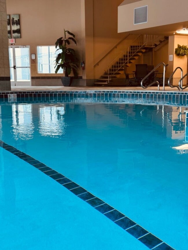 Building Photo - CDA NORTH CONDO - JUST LISTED ONE BEDROOM CONDO!