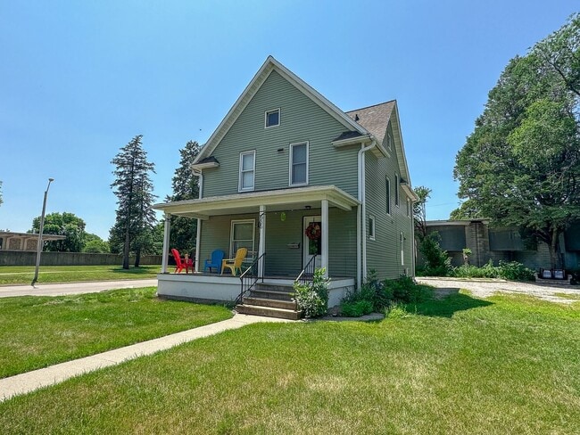 Primary Photo - 535 Welch Ave
